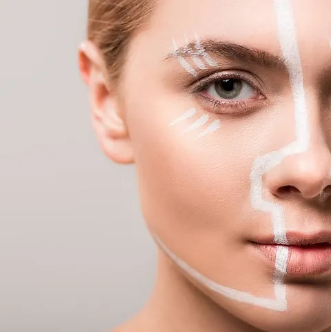 recorte rostro mujer con lineas blancas